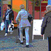 Maman blonde Skivmassa en bottes à talons marteaux  et jeans roulées / Skivmassa blond mom in hammer heeled boots with rolled-up jeans - Ängelholm / Suède - Sweden.  23-10-2008  - Postérisation