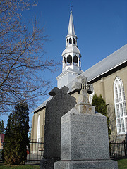 Cimetière et église / Church and cemetery - St-Eugène / Ontario, CANADA -  04-04-2010