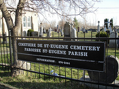 Cimetière et église / Church and cemetery - St-Eugène / Ontario, CANADA -  04-04-2010