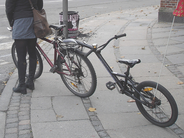 La Dame cycliste Faniback Loke en bottes à pédales / Faniback Loke booted biker Lady - Copenhague, Danemark / Copenhagen, Denmark.  20-10-2008.