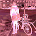 La Dame cycliste Faniback Loke en bottes à pédales / Faniback Loke booted biker Lady - Copenhague, Danemark / Copenhagen, Denmark.  20-10-2008. - Sepia en négatif postérisé