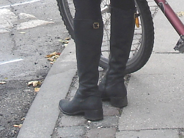 La Dame cycliste Faniback Loke en bottes à pédales / Faniback Loke booted biker Lady - Copenhague, Danemark / Copenhagen, Denmark.  20-10-2008.