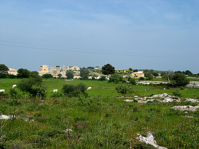 Bauernhof auf der Hochebene des Monte Iblei Gebirges