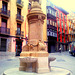 Pamplona: fuente en la calle Navarrería.