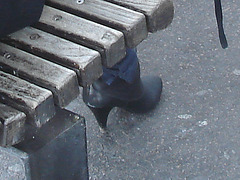 Young sexy Lady in pending straps high-heeled boots with tight jeans /  Jeune Suédoise en bottes de cuir à talons hauts aux courroies pendantes - Ängelholm / Suède - Sweden. 23 octobre 2008