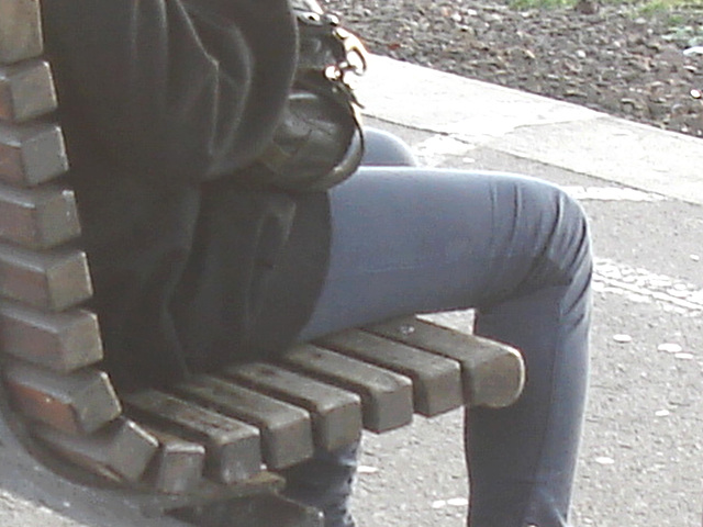 Young sexy Lady in pending straps high-heeled boots with tight jeans /  Jeune Suédoise en bottes de cuir à talons hauts aux courroies pendantes - Ängelholm / Suède - Sweden. 23 octobre 2008