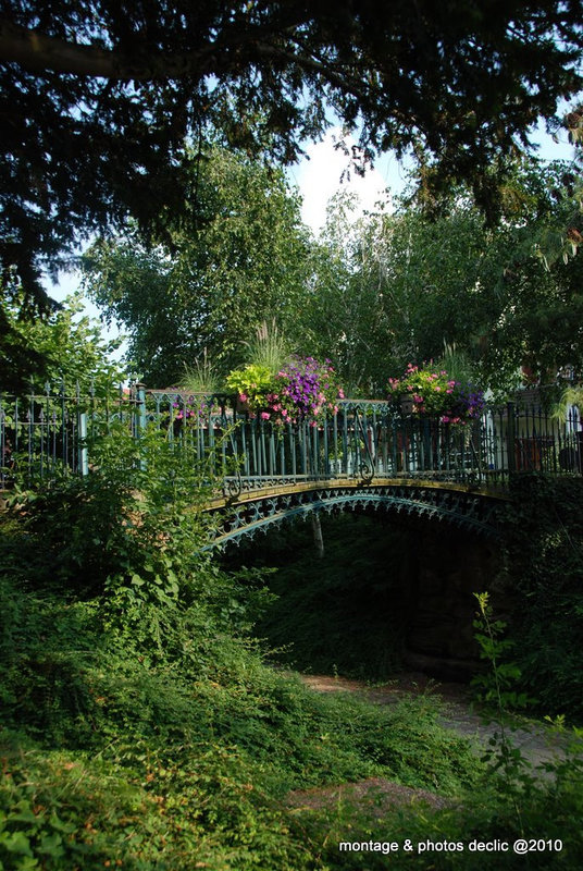 le petit pont du square.....