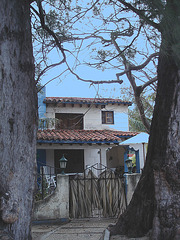 Maison cubaine / Cuban house - Varadero, CUBA. 6 février 2010-  Avec ceil bleu photofiltré