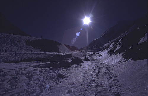 Climbing the Thorong La Pass