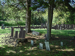 Cimetière de Gouverneur cemetery  / NY. USA / États-unis.   16 mai 2010  - Darkened monuments /  Monuments noircis