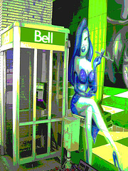 La Bell en talons hauts /  The Bell Lady in high heels - Montréal, Québec. CANADA - 24-04-2010 / Inversion RVB Postérisée