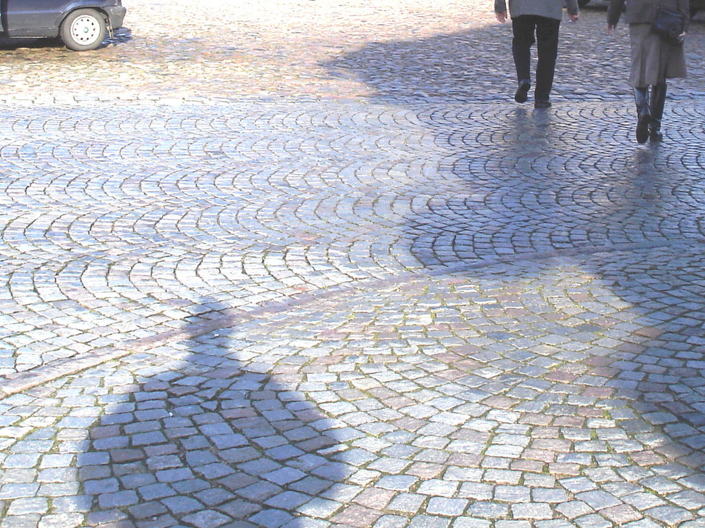 Dame blonde du bel âge en bottes de cuir à talons plats / Blond swedish mature Lady in chunky flat heeled boots - Båstad / Sweden - Suède.  25 octobre 2008.