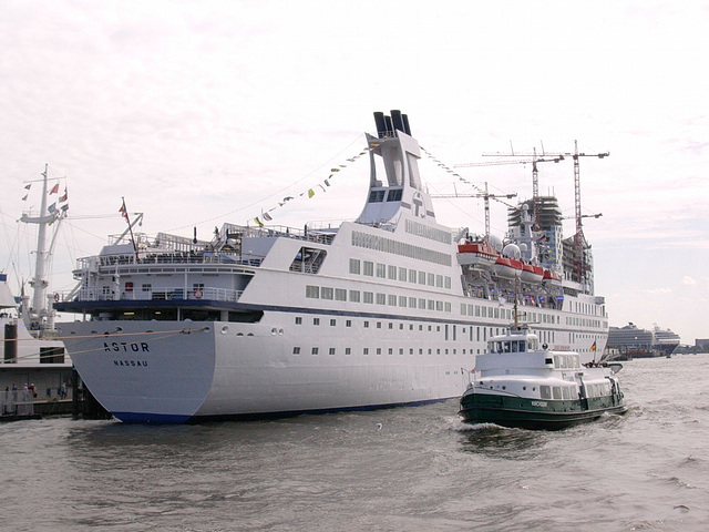 MS  Astor u. Hafenrundfahrt