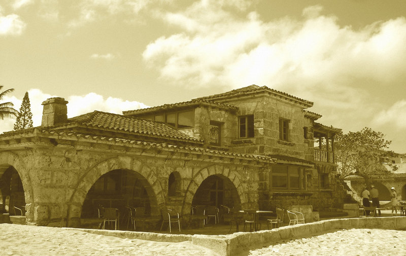 Casa de Al /  La maison de Al Capone / Al Capone's house - Varadero, CUBA.  3 février 2010 -  Sepia