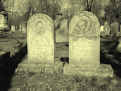 Old Burt cemetery /  Cimetière Old Burt - Près de Essex, NY- USA.  23 avril 2010 - Photo ancienne / Vintage