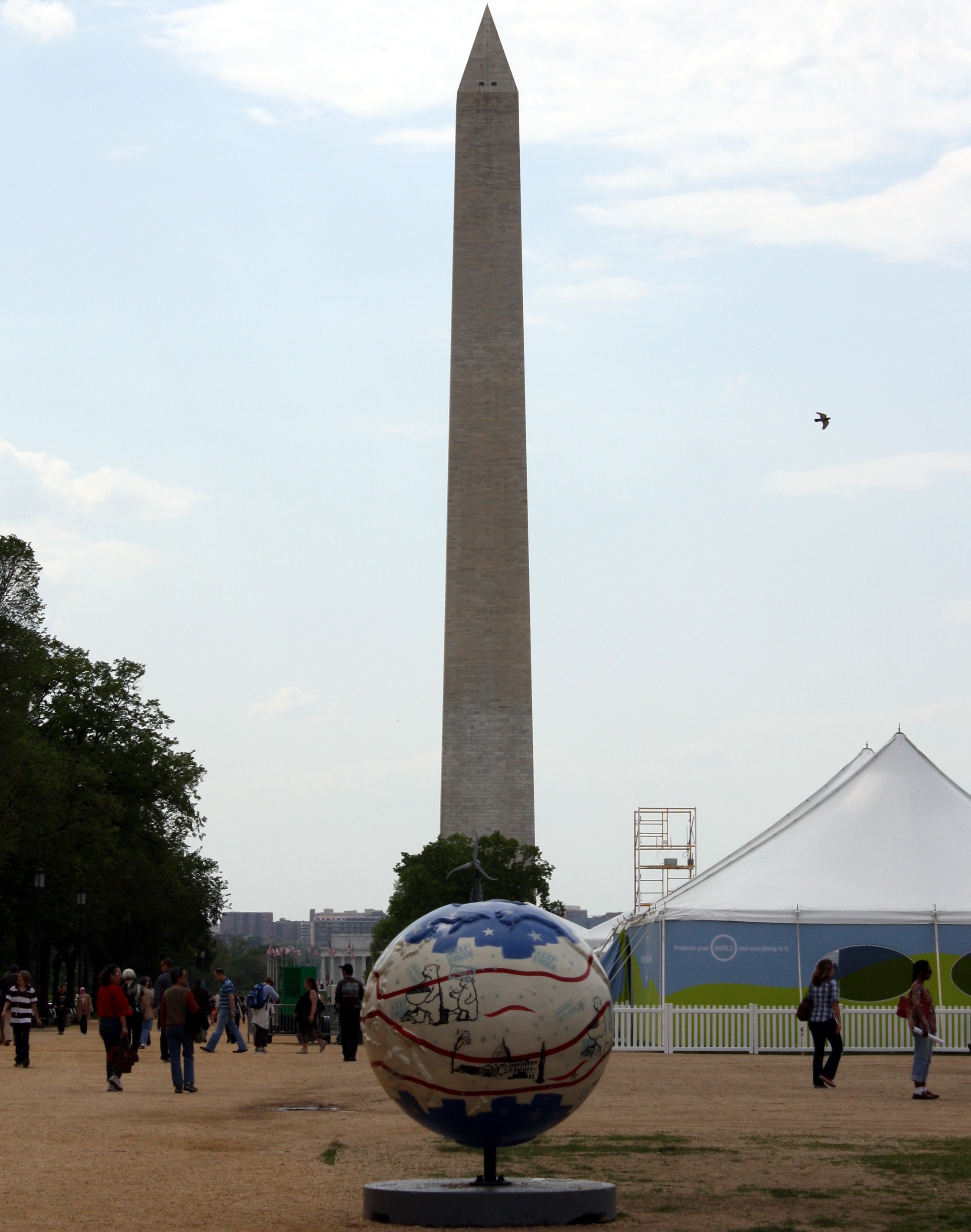 48.CoolGlobes.EarthDay.NationalMall.WDC.22April2010