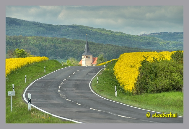 Blick auf die Kirche von Nordheim vor der Rhön