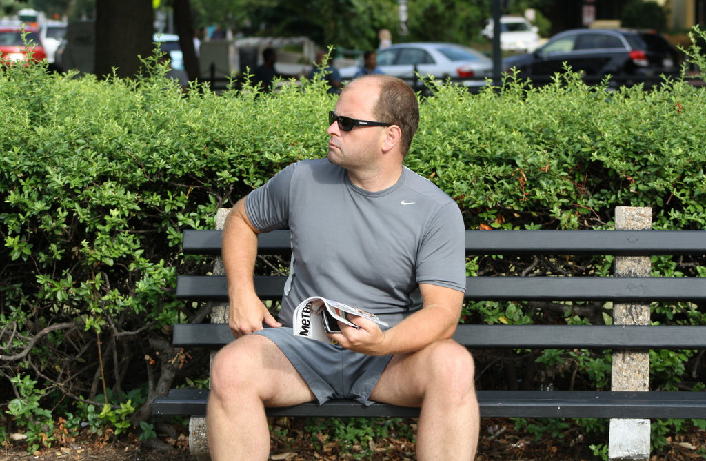 ManReading.DupontCircle.WDC.10July2010