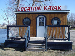 Location kayak / Kayak renting - Hawksbury / Ontario, CANADA.  4 avril 2010.