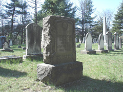 Old Burt cemetery /  Cimetière Old Burt - Près de Essex, NY- USA.  23 avril 2010