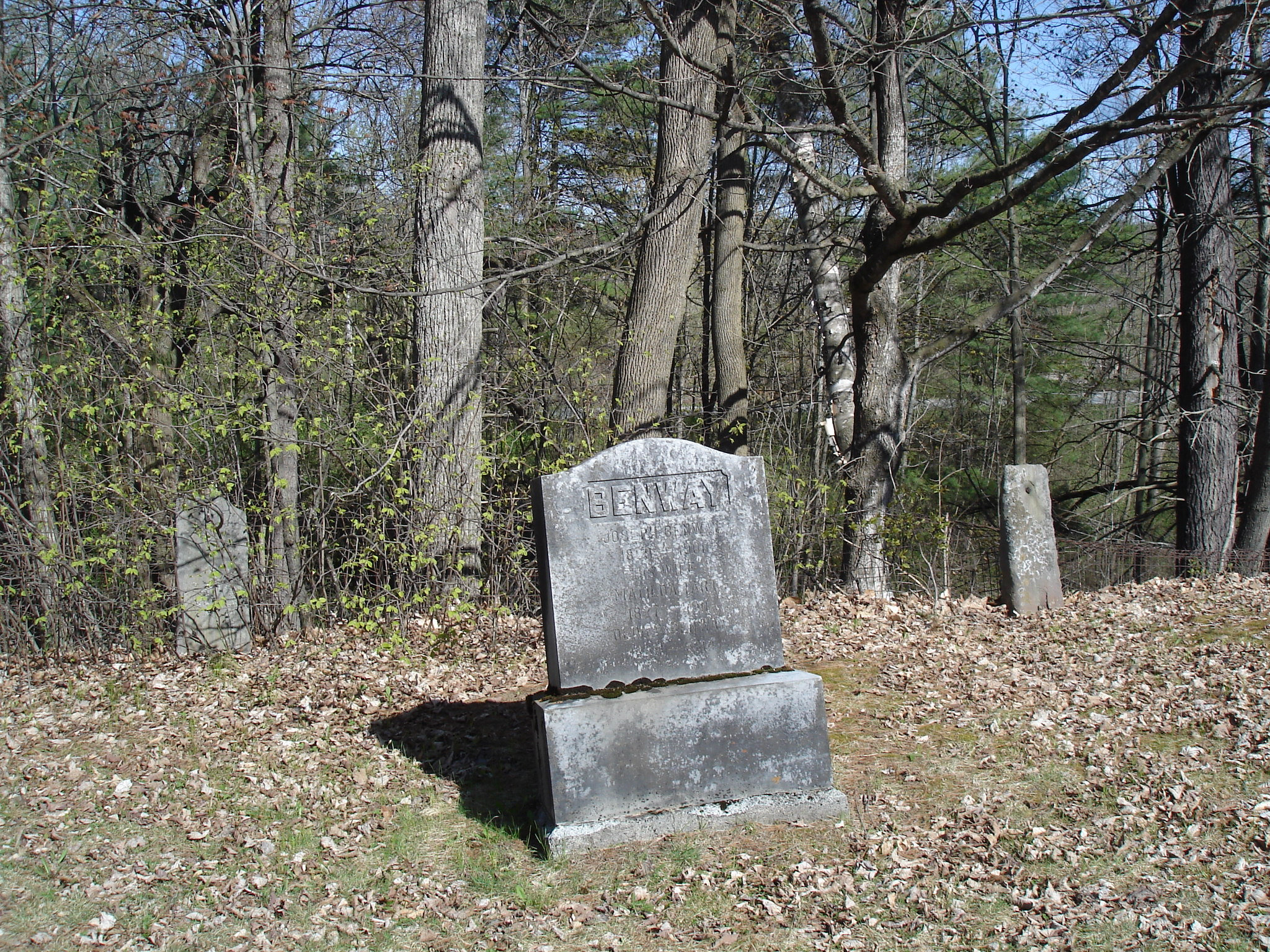 Old Burt cemetery /  Cimetière Old Burt - Près de Essex, NY- USA.  23 avril 2010