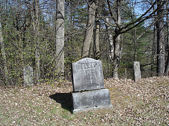 Old Burt cemetery /  Cimetière Old Burt - Près de Essex, NY- USA.  23 avril 2010