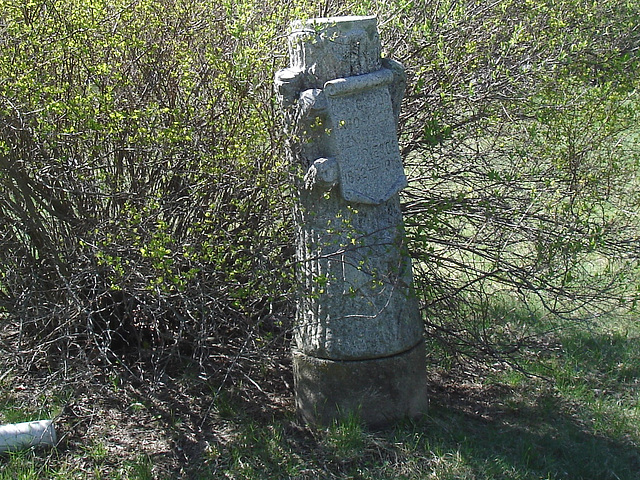 Old Burt cemetery /  Cimetière Old Burt - Près de Essex, NY- USA.  23 avril 2010