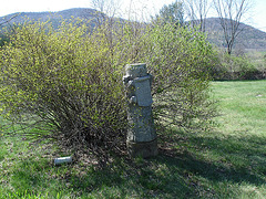 Old Burt cemetery /  Cimetière Old Burt - Près de Essex, NY- USA.  23 avril 2010