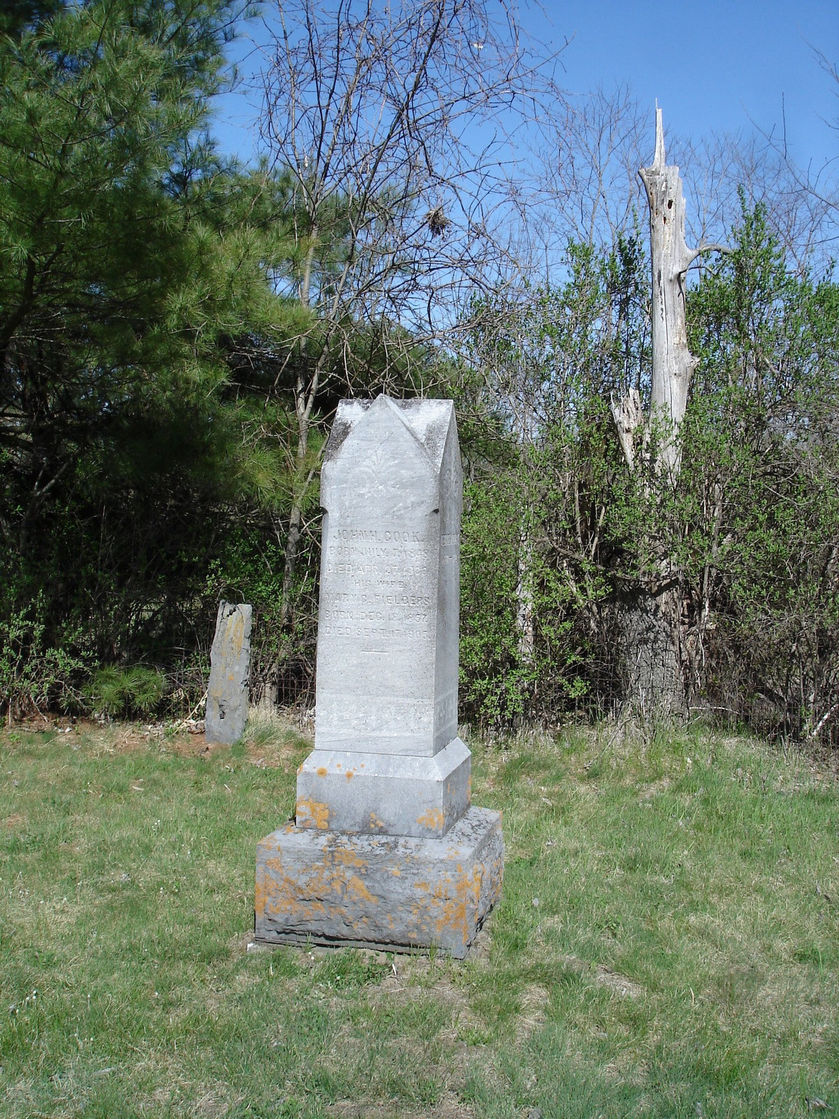 Old Burt cemetery /  Cimetière Old Burt - Près de Essex, NY- USA.  23 avril 2010