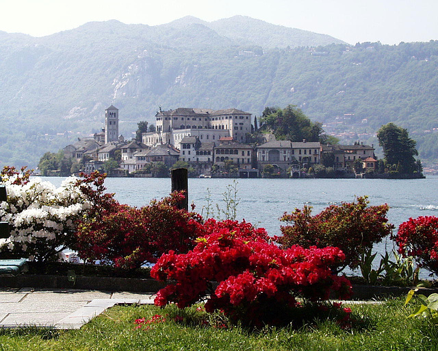 Ortasee mit der Insel San Giulio, Italien