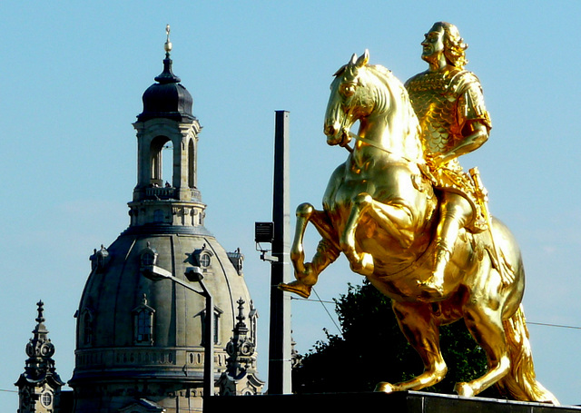 Goldene Skulpturen in Dresden