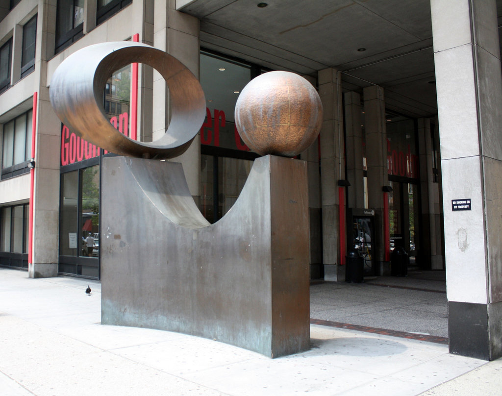 02.BronzeSculpture.FIT.7thAve.NYC.27June2010