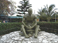Sculpture cubaine / Cuban sculpture - Varadero, CUBA.  3 février 2010