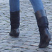 La Dame Synsam en jeans et bottes sexy / Synsam Lady in jeans with sexy boots -  Ängelholm / Suède - Sweden.  23-10-2008