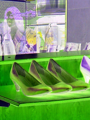 Chaussures sexy de mannequin énigmatique / Human dummy's enimagtic footwears - Ängelholm  / Suède - Sweden.  23-10-2008 - Négatif RVB