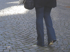 Blonde SEB en bottes à talons hauts cachés / SEB Swedish blond Lady in hidden high-heeled Boots footwears - Ängelholm  / Suède - Sweden.  23-10-2008