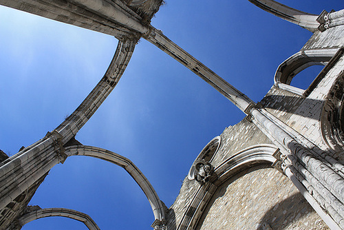 boire le ciel entre les arcs do Carmo