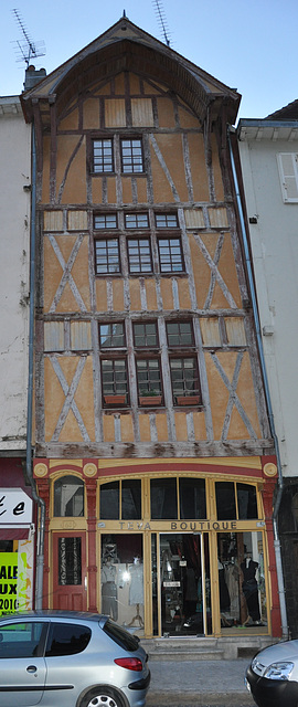 TROYES