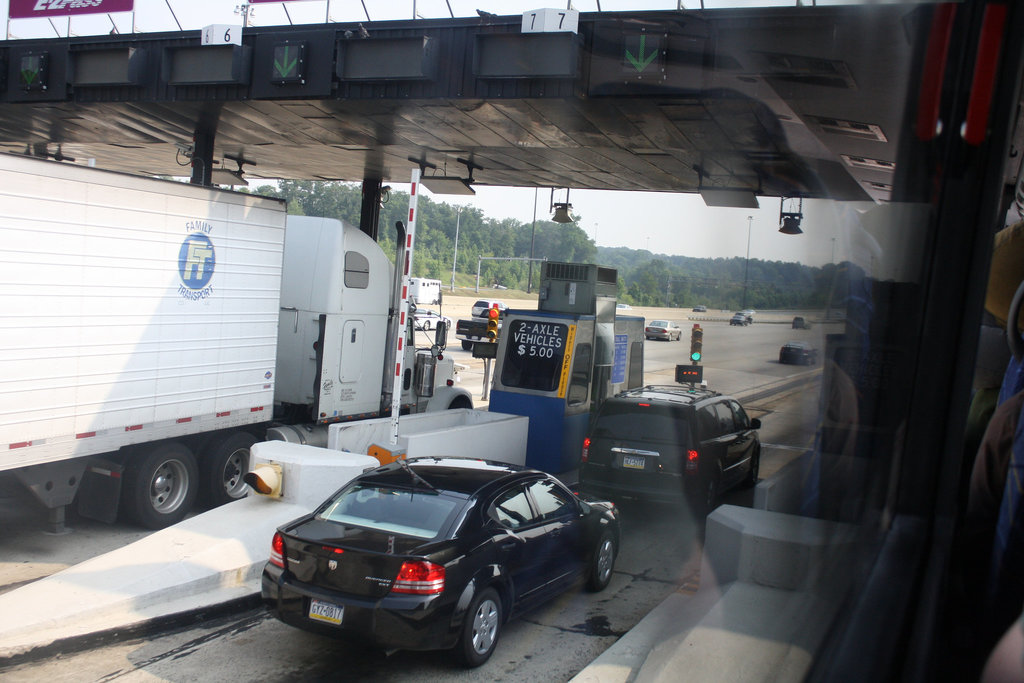04.Megabus.M21.JFKMemorialHighway.MD.27June2010 04.Megabus.M21.JFKMemorialHighway.MD.27June2010