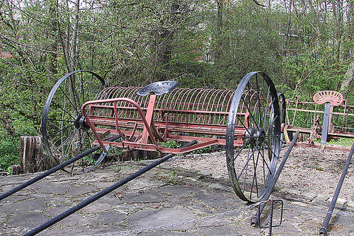 20100422 2337Aw [D~LIP] Alte Harke/Rechen, Ackergerät, UWZ, Bad Salzuflen