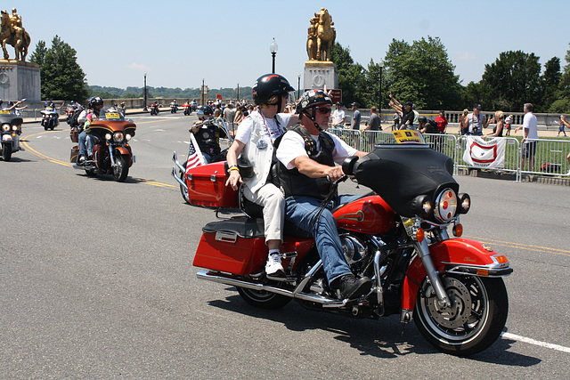 87.RollingThunder.LincolnMemorial.WDC.30May2010