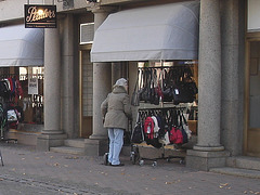 Dame Pladers d'âge mûr en talons plats / Pladers Swedish mature Lady on flats - Ängelholm / Sweden - Suède .  23-10-2008