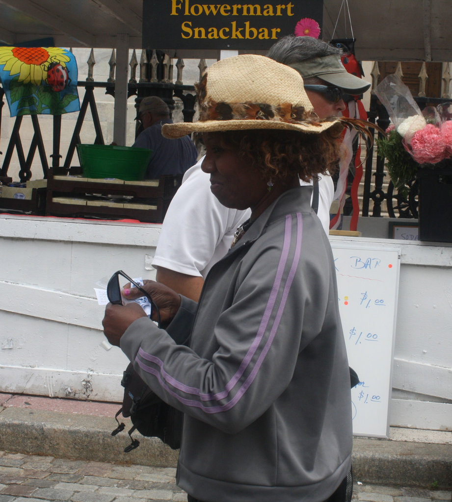 04.HatContest.Flowermart.MountVernon.Baltimore.MD.7May2010