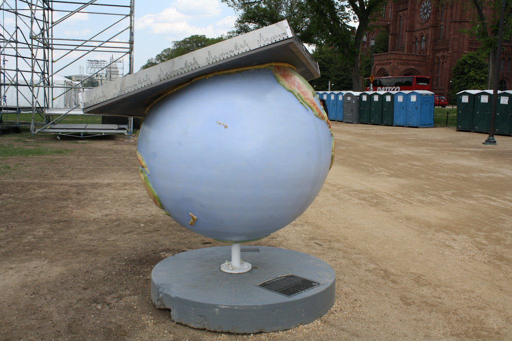 40.CoolGlobes.EarthDay.NationalMall.WDC.22April2010