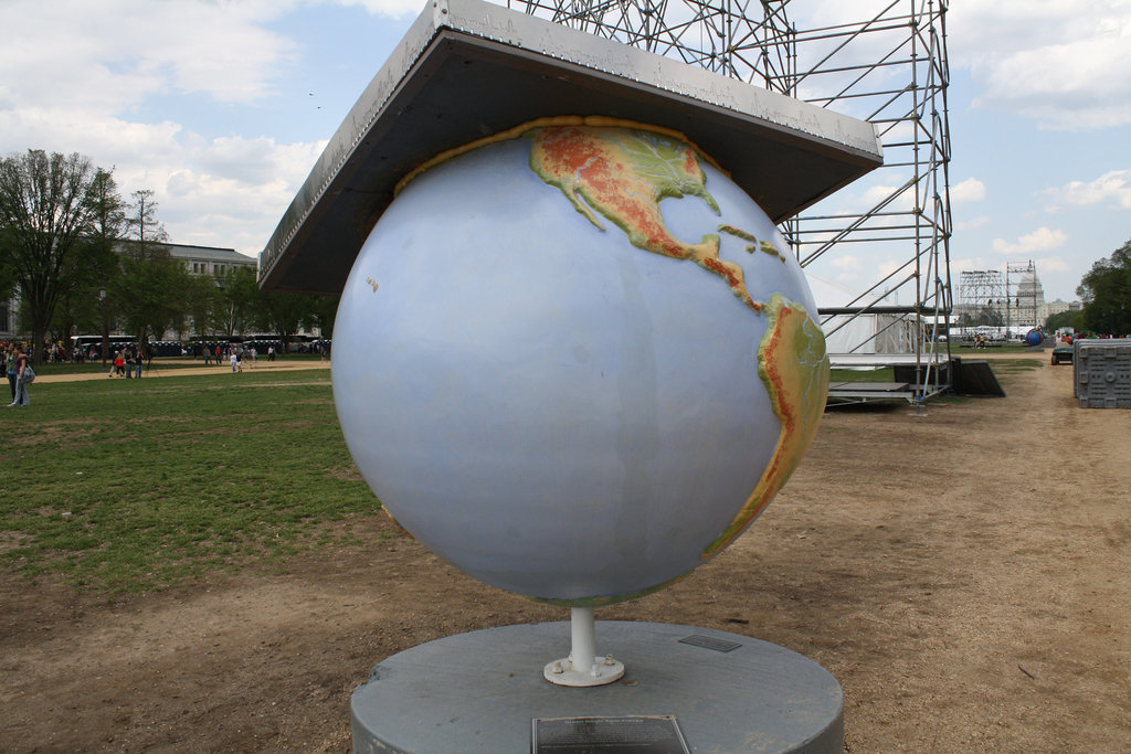 42.CoolGlobes.EarthDay.NationalMall.WDC.22April2010