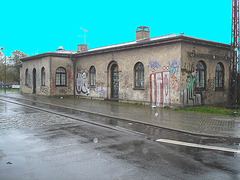La maison aux graffitis artistiques /  Artistic graffitis house - Christiania / Copenhagen - Copenhague.  26 octobre 2008 - Avec ciel bleu photofiltré