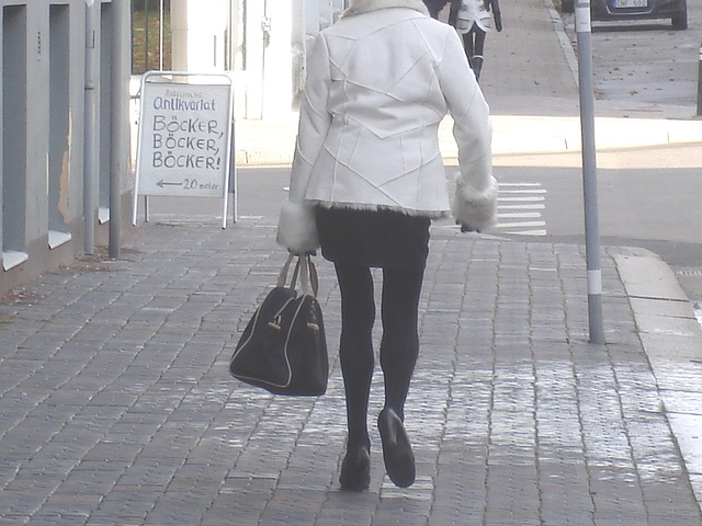 Triss blond Lady with a short skirt in high heels /  Blonde Triss en jupe courte et talons hauts - Ängelholm / Sweden - Suède. 23-10-2008