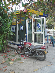 Moto téléphonique /  Phone motorcycle - Varadero, CUBA -   9 février 2010