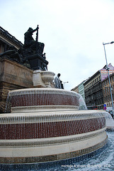 la fontaine au pied du Musée National  en bout de la place Vinceslas