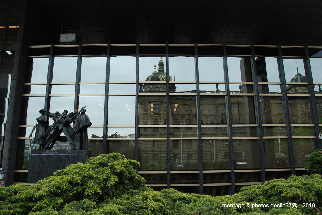 reflet du vieux musée sur le nouveau......